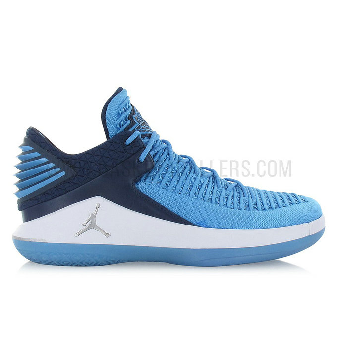 Air Jordan XXXII Low Win Like82 Bleu